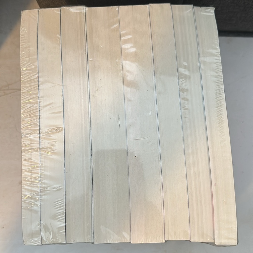 THE WITCHER - Fantasy 8 Paperback Collection with Red Spines-STILL IN PACKAGING - Picture 4 of 5